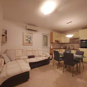 https://abbadessa.hotels-in-trogir.com